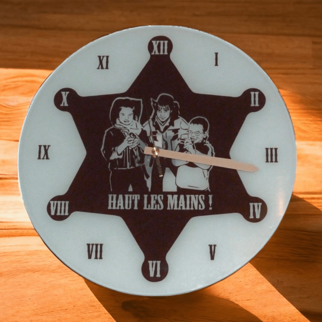 Horloge photo de famille sur verre laqué chocolat sablage toulouse Colomiers rodez